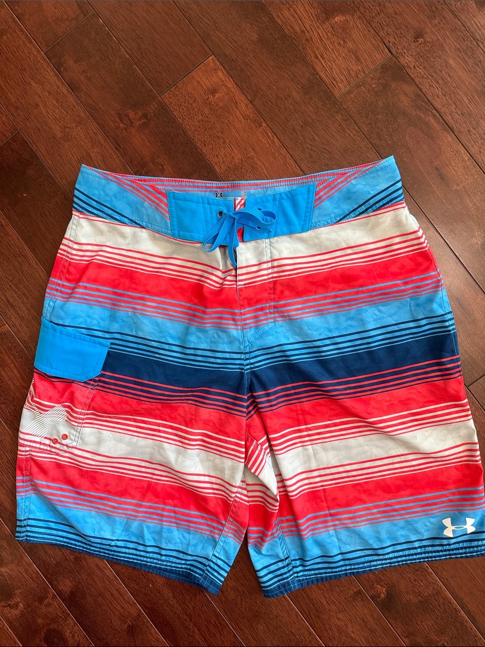 ❤️ NWOT Under Armour Storm Red Blue Grey Loose Fit Heatgear Board Shorts 34